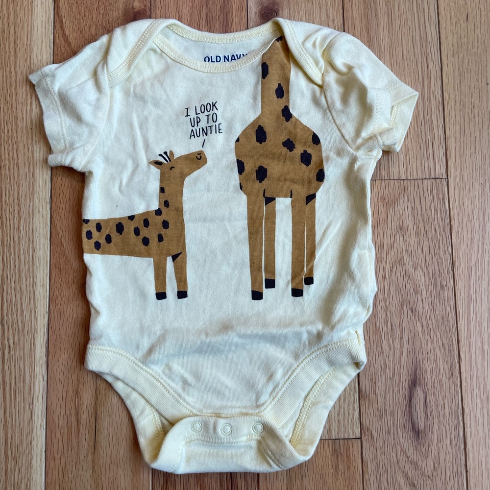 Old Navy yellow giraffe graphic 3-6 month bodysuit